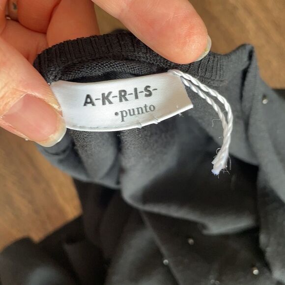 Akris punto 6 nwot studded v neck merino wool black sweater - Picture 9 of 15